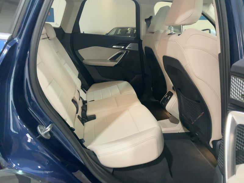 BMW iX1 xDrive 30 xLine — zdjęcie 14