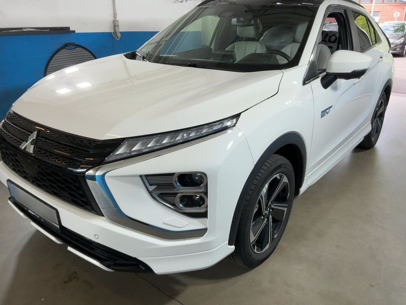 Mitsubishi Eclipse Cross 2.4 Plug-in Hybrid Top 4WD — zdjęcie 2