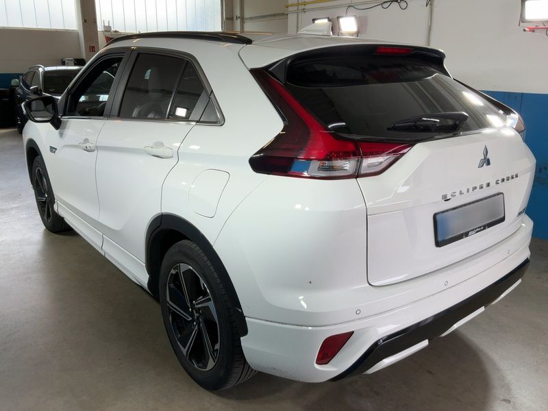 Mitsubishi Eclipse Cross 2.4 Plug-in Hybrid Top 4WD — zdjęcie 3