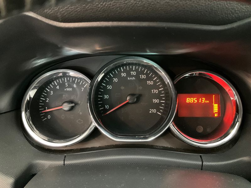 Dacia Duster 1.6 LPG Prestige 4x2 2015 – снимка 18