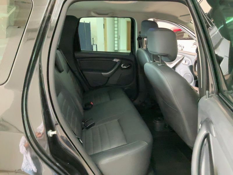 Dacia Duster 1.6 LPG Prestige 4x2 2015 – снимка 19