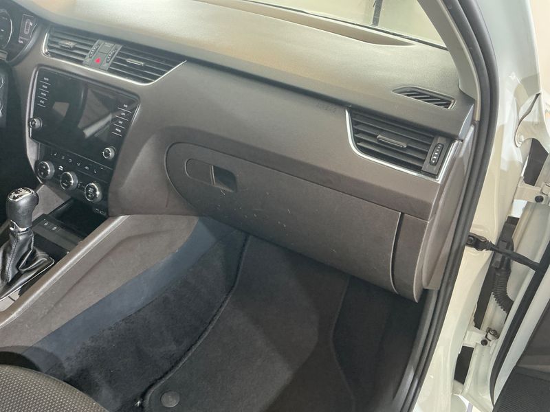 Skoda Octavia 2.0 TDI Scout 4x4 2017 – снимка 23