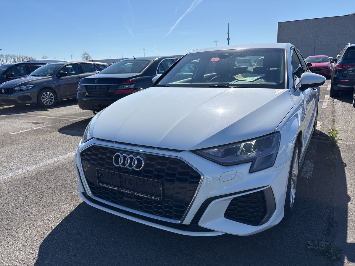 Audi A3 2022 — photo 1