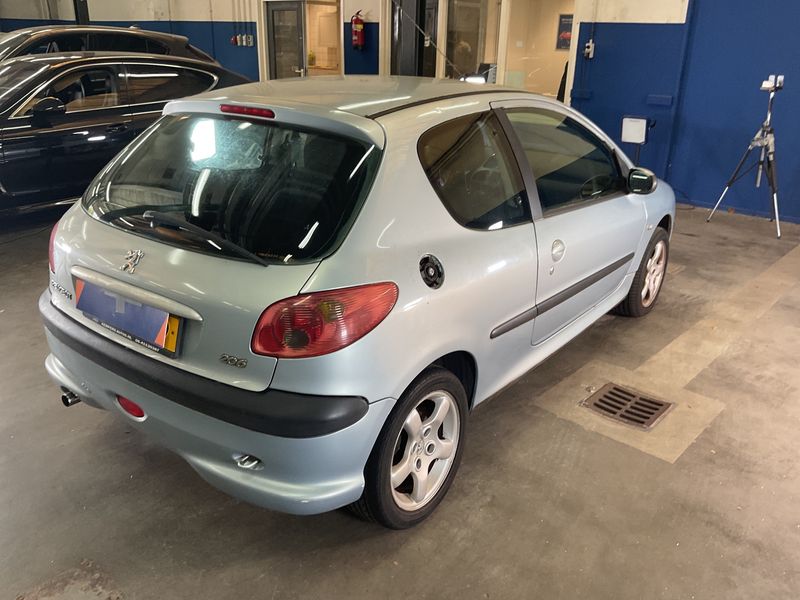 Peugeot 206 1.4 Grand Filou — zdjęcie 2