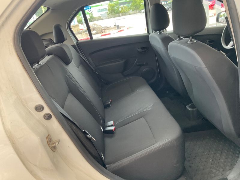 Dacia Logan 1.0 SCe Essential — zdjęcie 14