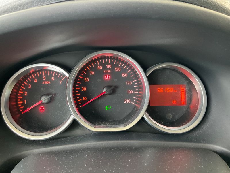 Dacia Logan 1.0 SCe Essential — zdjęcie 13