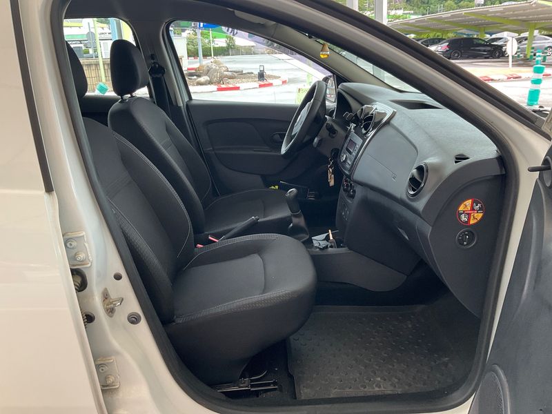 Dacia Logan 1.0 SCe Essential — zdjęcie 11