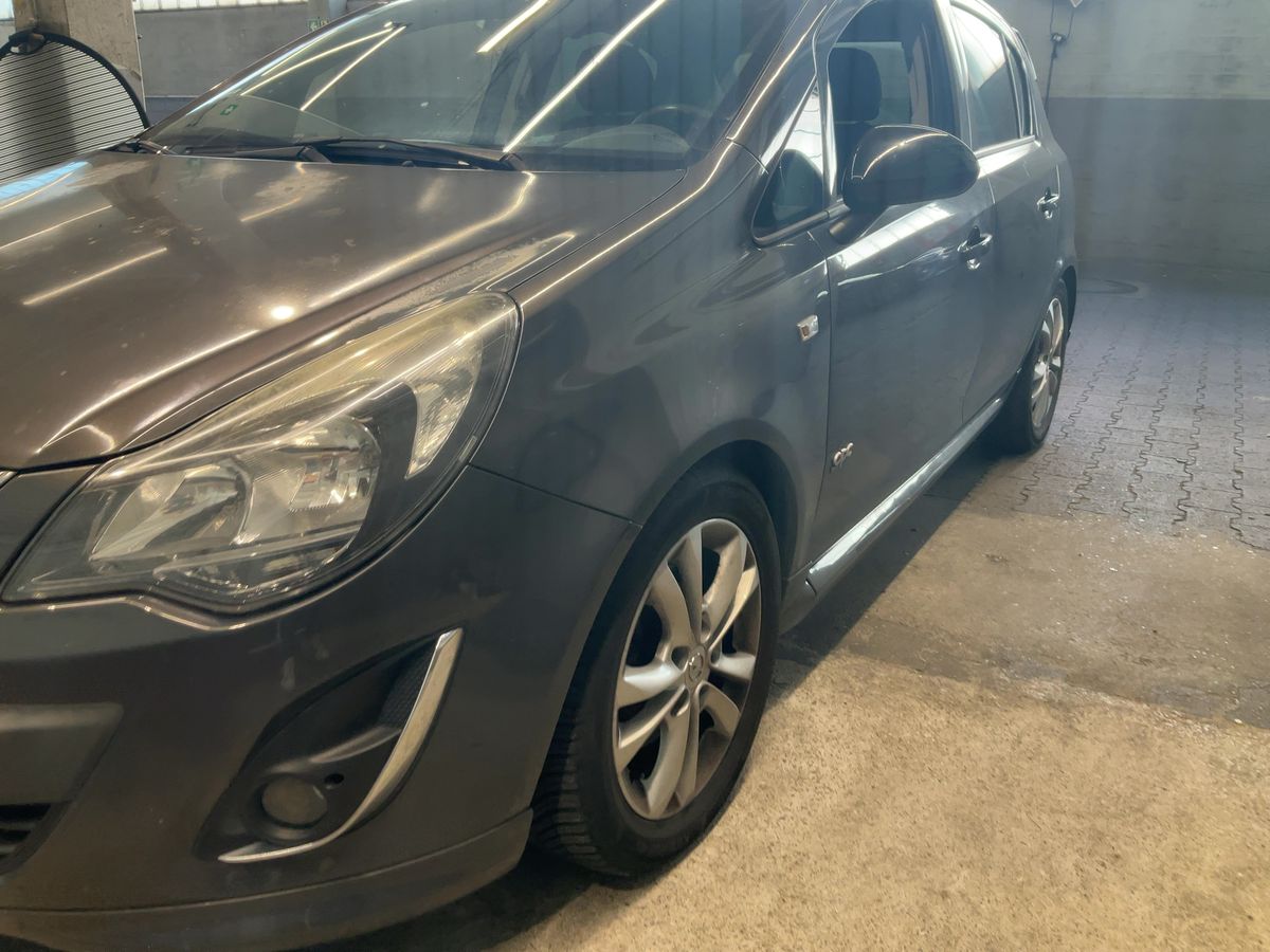 Opel Corsa 1.4 Turbo Color Edition