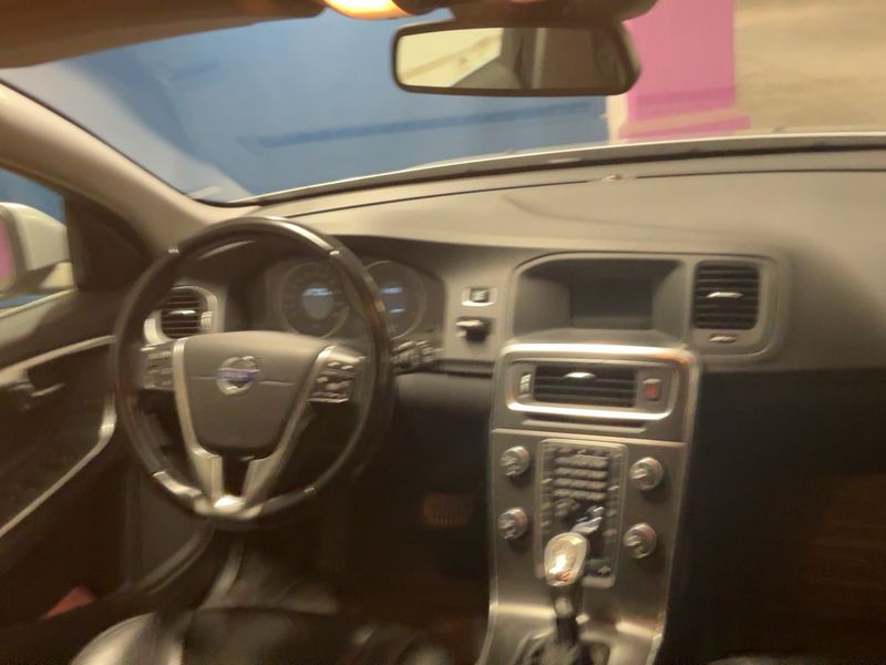 Volvo V60 2.0 D3 Momentum — zdjęcie 12