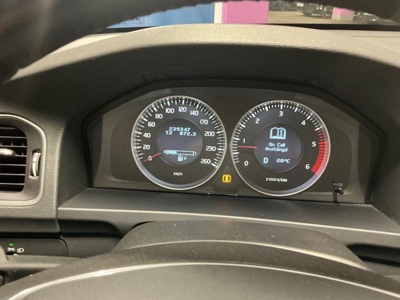 Volvo V60 2.0 D3 Momentum — zdjęcie 13