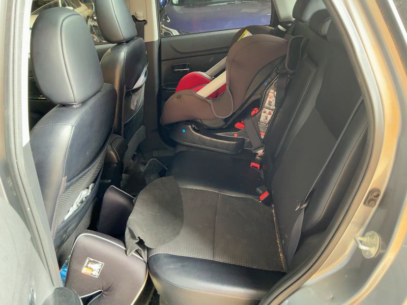 Peugeot 4008 1.6 HDi — zdjęcie 14