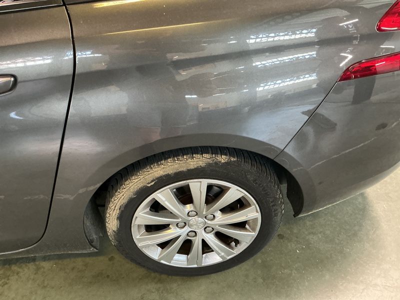 Peugeot 308 1.6 Blue-HDi Allure 2017 – снимка 26
