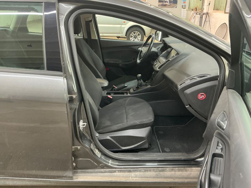 Ford Focus 1.0 EcoBoost Business 2015 – снимка 3