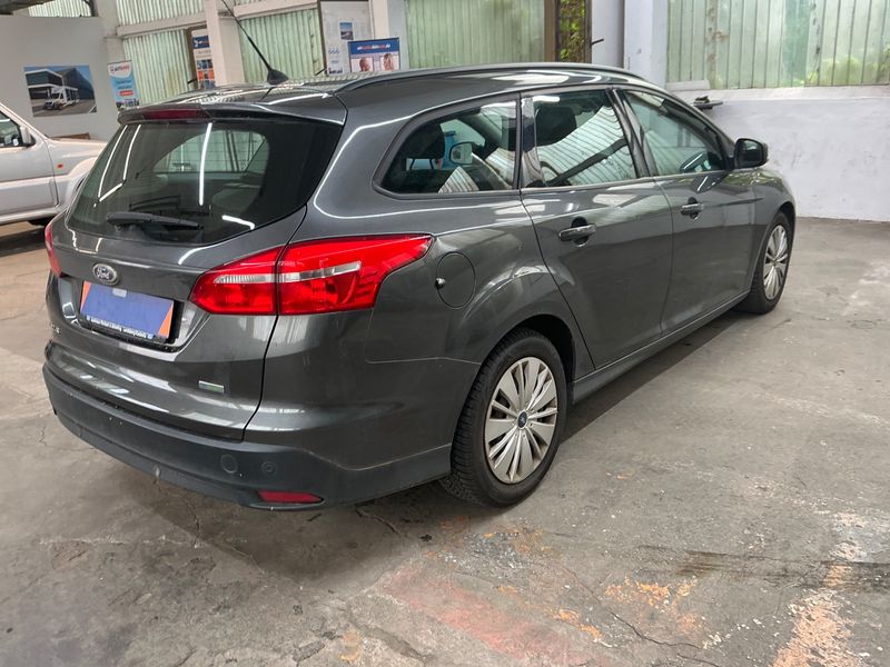 Ford Focus 1.0 EcoBoost Business 2015 – снимка 2