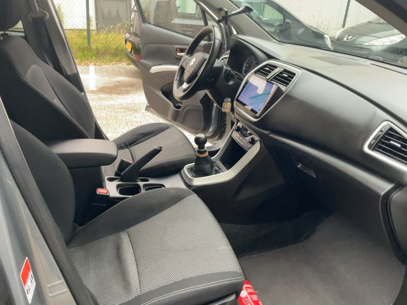 Suzuki SX4 1.6 Classic Club — zdjęcie 11
