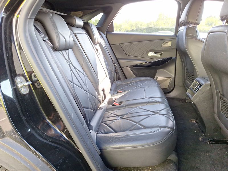 DS Automobiles DS7 Crossback 1.5 Blue-HDi SoChic — zdjęcie 14