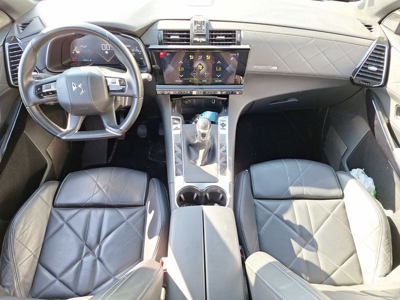DS Automobiles DS7 Crossback 1.5 Blue-HDi SoChic — zdjęcie 11