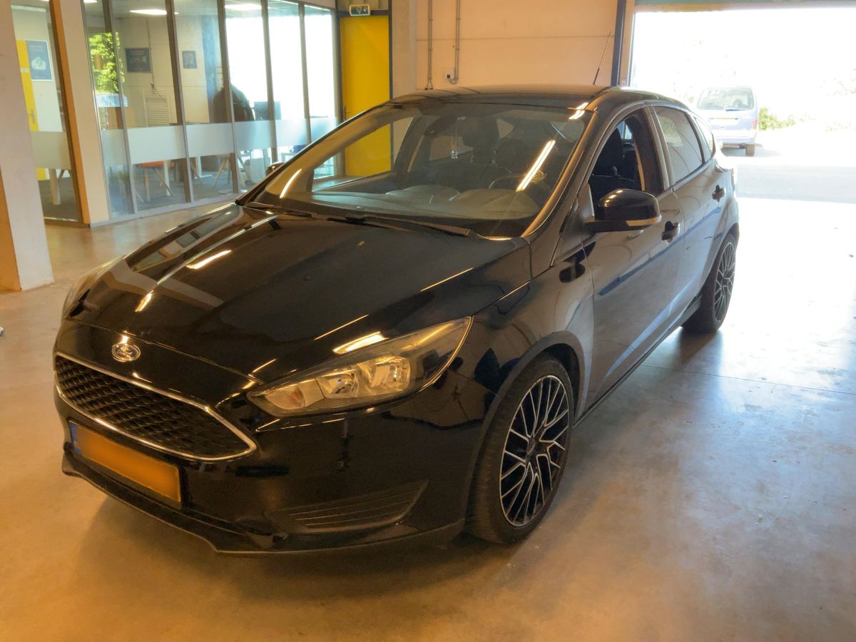 Ford Focus 2016 — photo 1