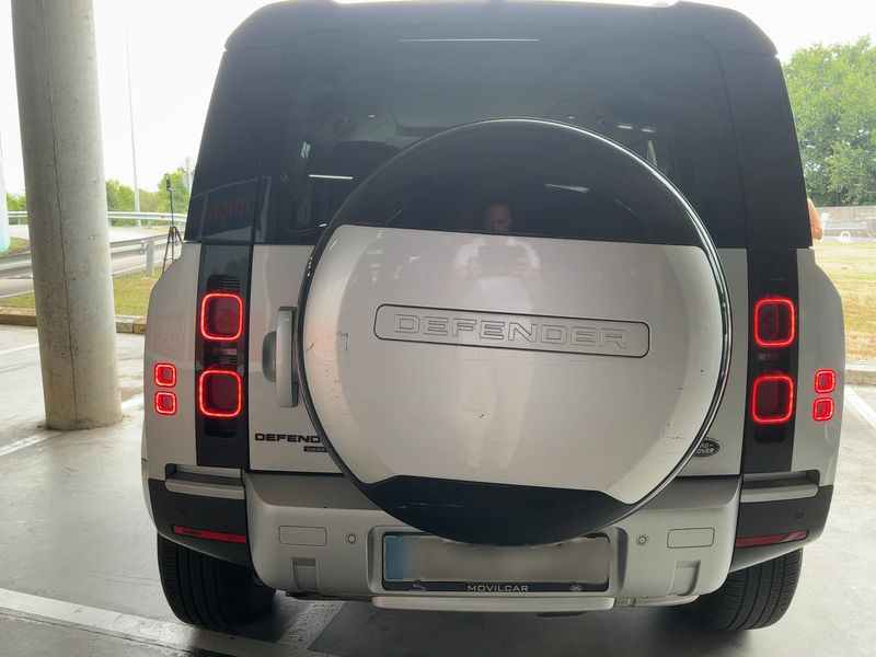 Land Rover Defender D240 110 S — zdjęcie 5
