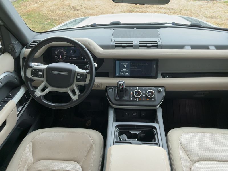 Land Rover Defender D240 110 S — zdjęcie 12