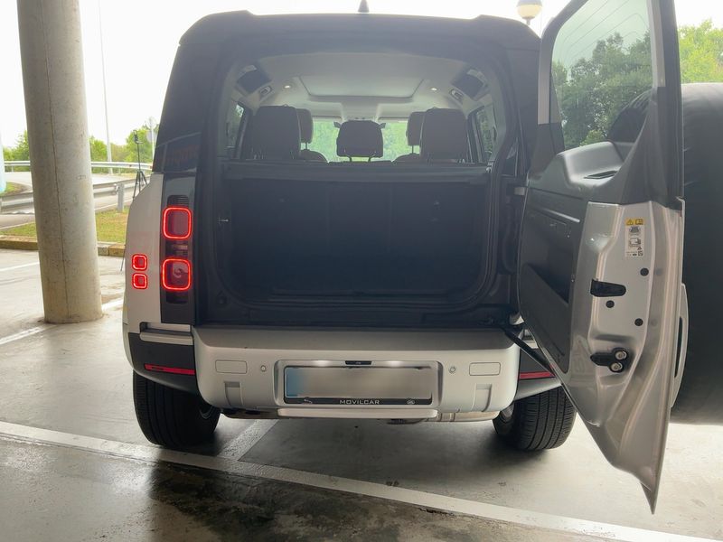 Land Rover Defender D240 110 S — zdjęcie 10