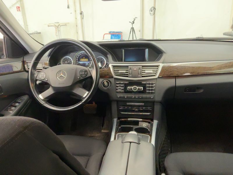 Mercedes-Benz E-Klasse E 220 CDI T BlueEfficiency — zdjęcie 12