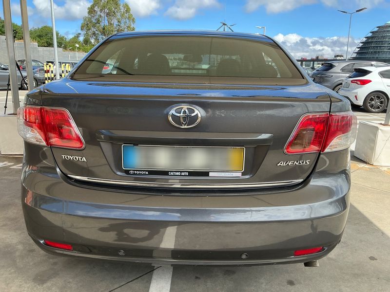 Toyota Avensis 2.2 D-4D Executive — zdjęcie 5