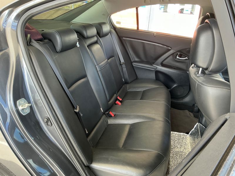 Toyota Avensis 2.2 D-4D Executive — zdjęcie 14