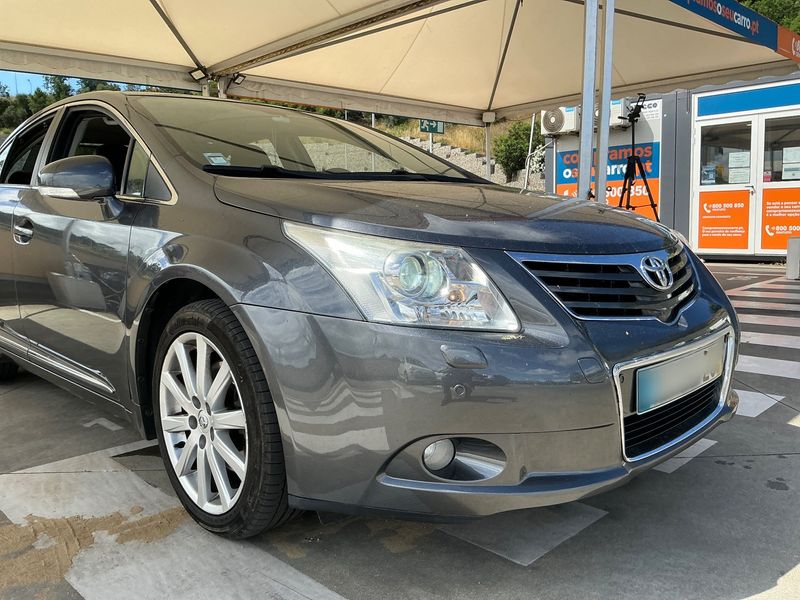 Toyota Avensis 2.2 D-4D Executive — zdjęcie 8