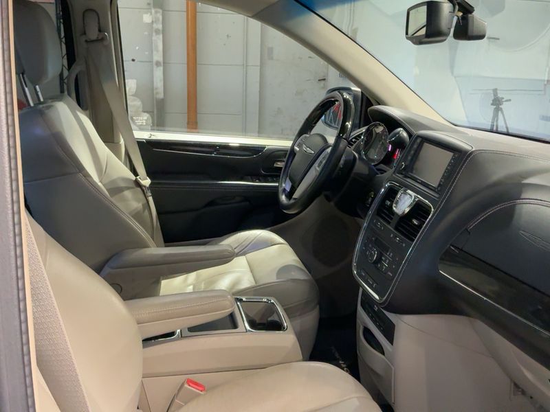Chrysler Grand Voyager 2.8 CRD Touring — zdjęcie 11