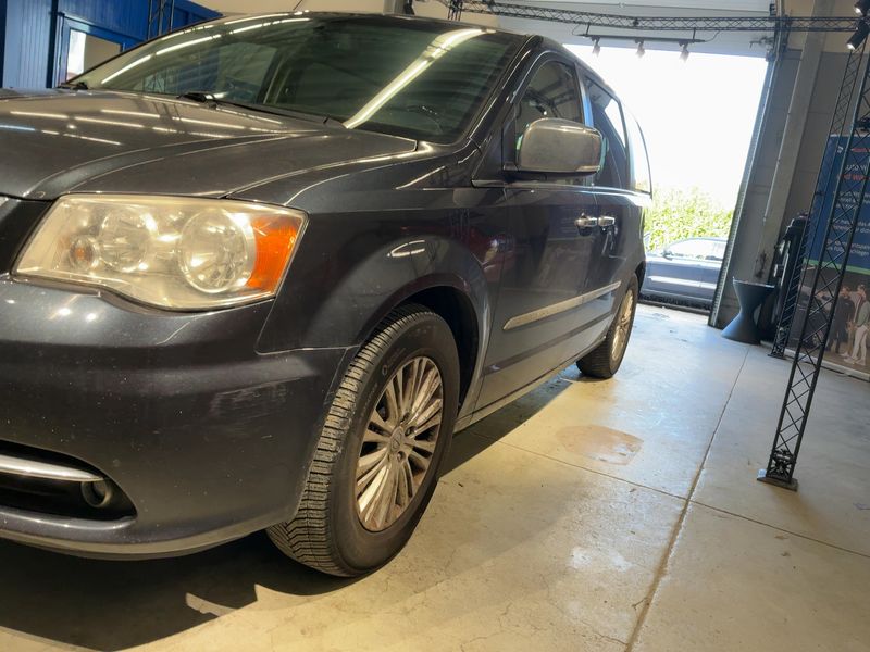 Chrysler Grand Voyager 2.8 CRD Touring — zdjęcie 2