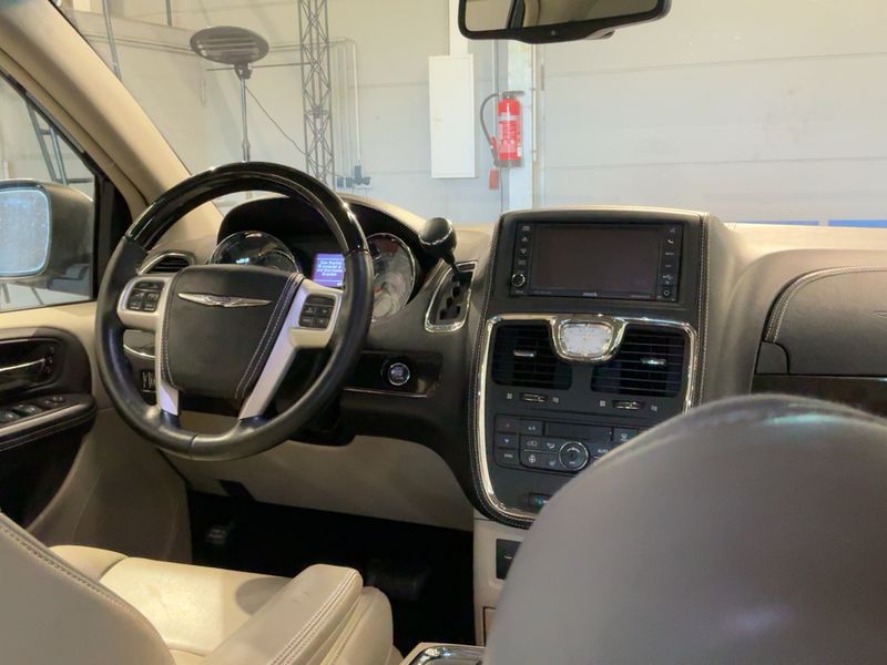 Chrysler Grand Voyager 2.8 CRD Touring — zdjęcie 12