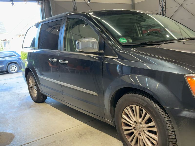 Chrysler Grand Voyager 2.8 CRD Touring — zdjęcie 8