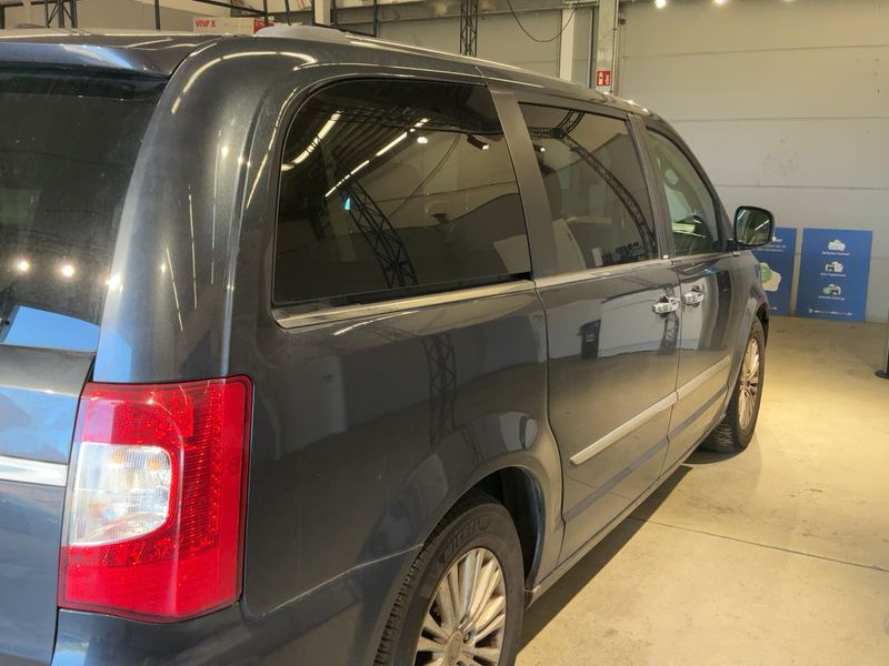 Chrysler Grand Voyager 2.8 CRD Touring — zdjęcie 6