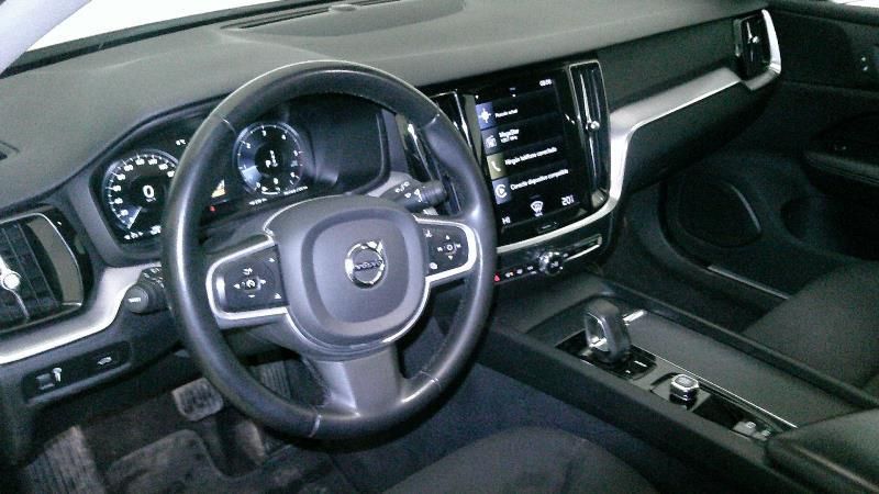 Volvo V60 2.0 B4 Mild-Hybrid — zdjęcie 9