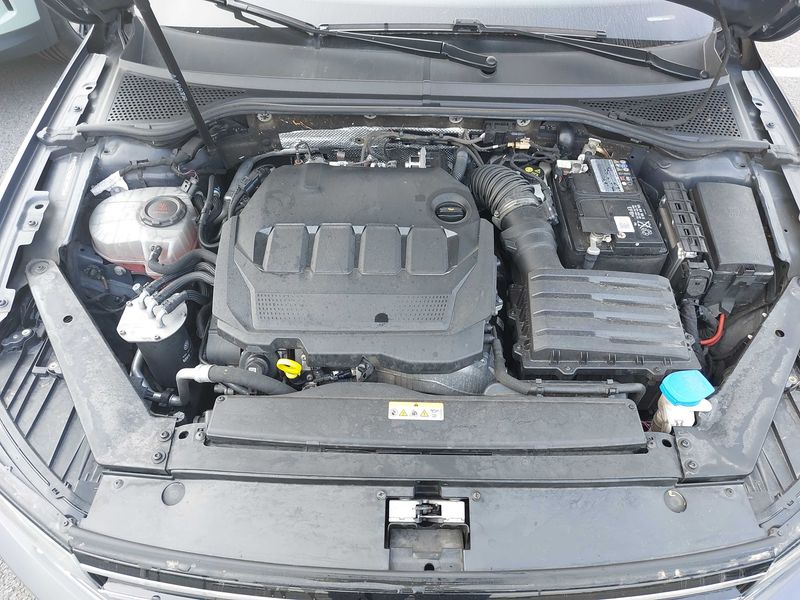 Volkswagen Passat 2.0 TDI Elegance — zdjęcie 8