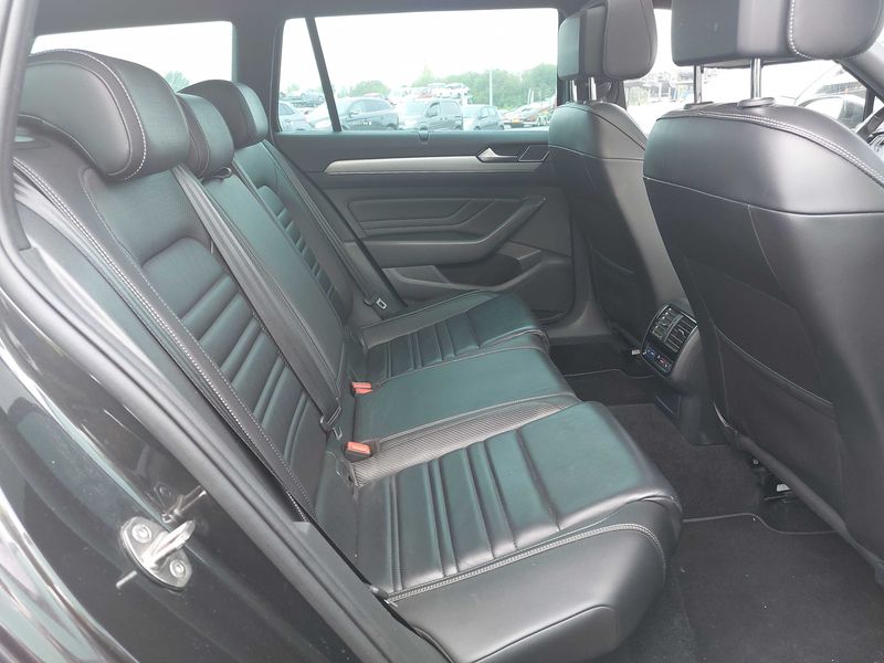 Volkswagen Passat 2.0 TDI Elegance — zdjęcie 14