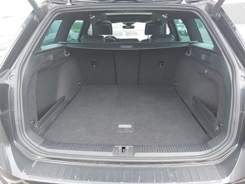 Volkswagen Passat 2.0 TDI Elegance — zdjęcie 9