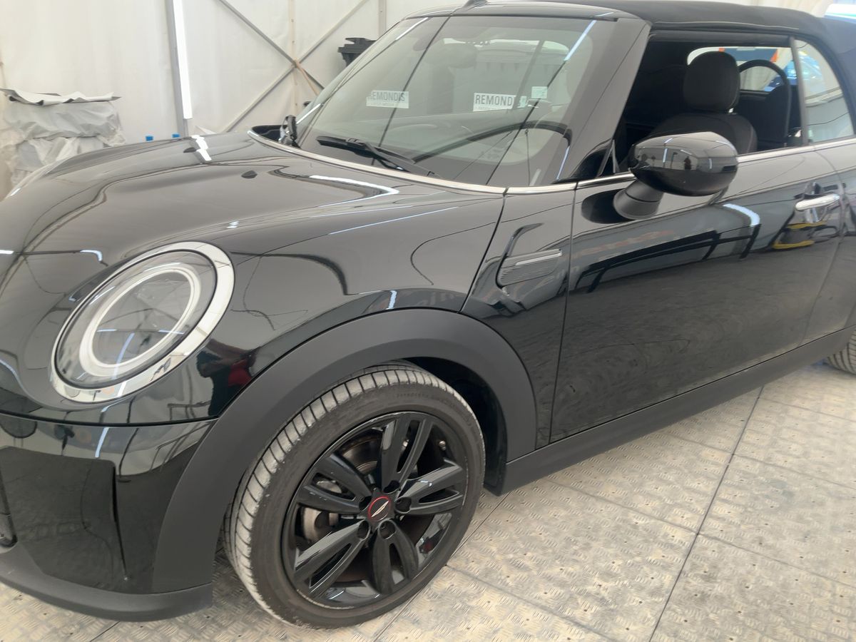MINI Cabrio Cooper Essential Trim