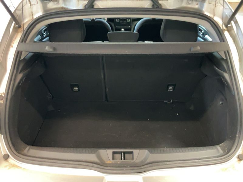 Renault Megane 1.5 BLUE dCi Limited — zdjęcie 10