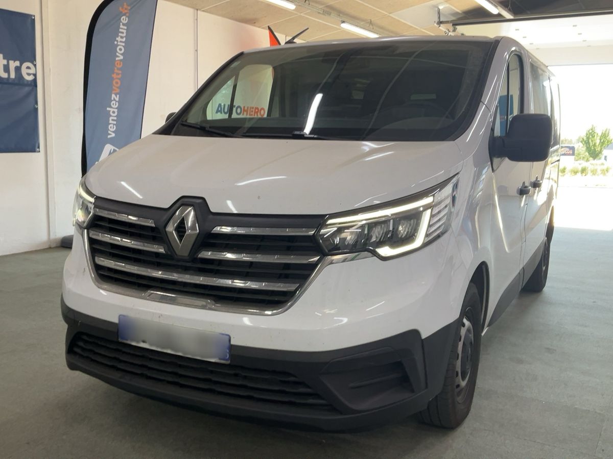 Renault Trafic 2023 — photo 1