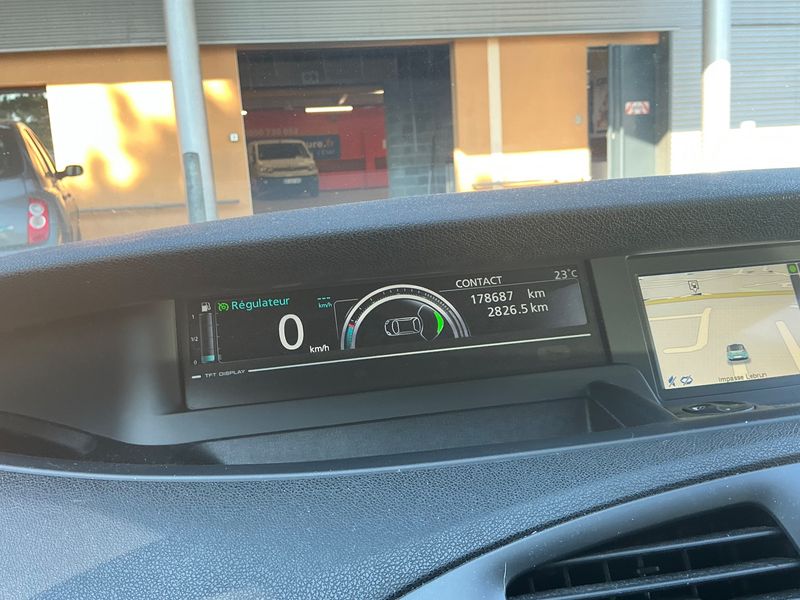 Renault Scenic 1.5 dCi Limited — zdjęcie 13