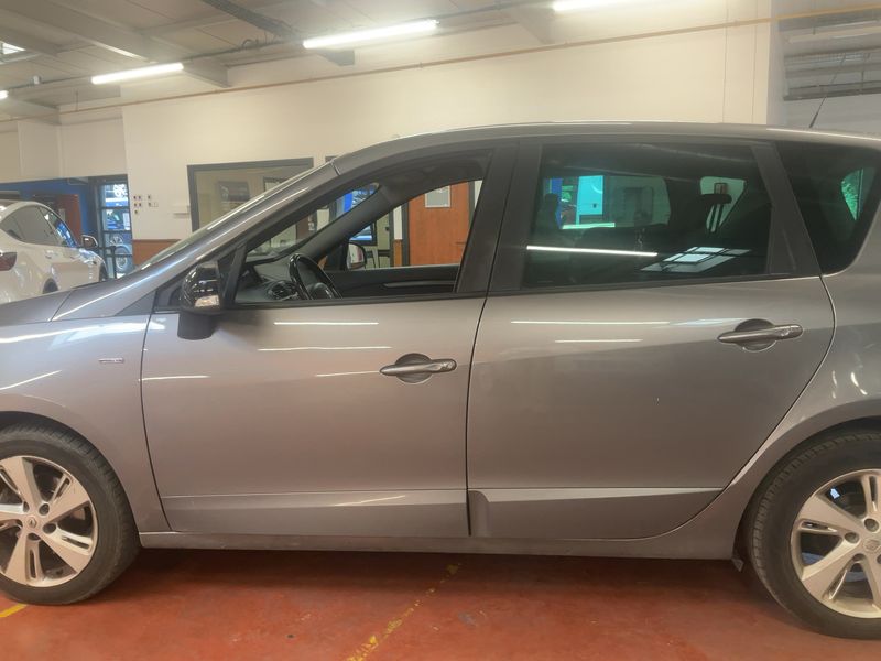 Renault Scenic 1.5 dCi Limited — zdjęcie 4