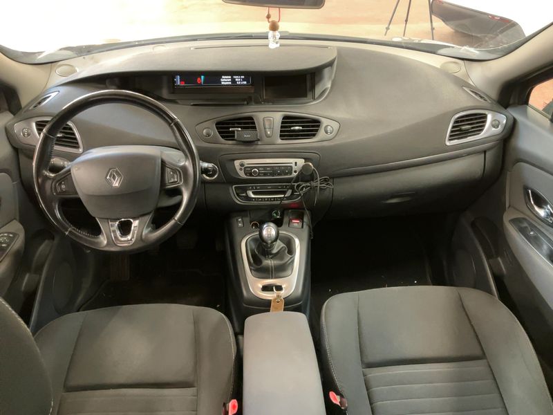 Renault Scenic 1.5 dCi Limited — zdjęcie 12