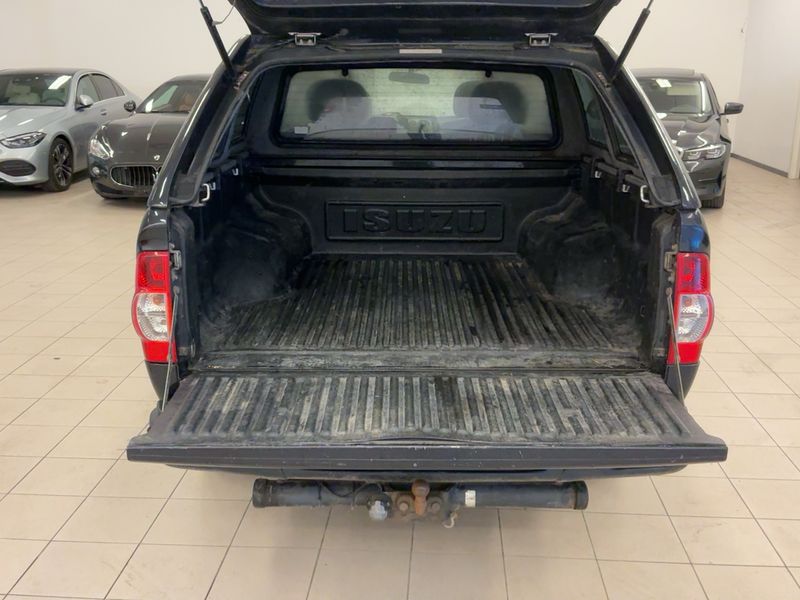 Isuzu D-MAX 3.0 Turbodiesel Double Cab Custom 4WD — zdjęcie 10