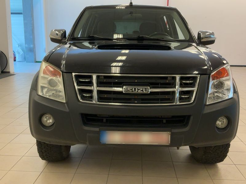 Isuzu D-MAX 3.0 Turbodiesel Double Cab Custom 4WD — zdjęcie 9