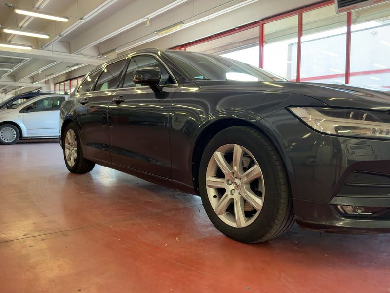 Volvo V90 2.0 D4 Momentum — zdjęcie 8
