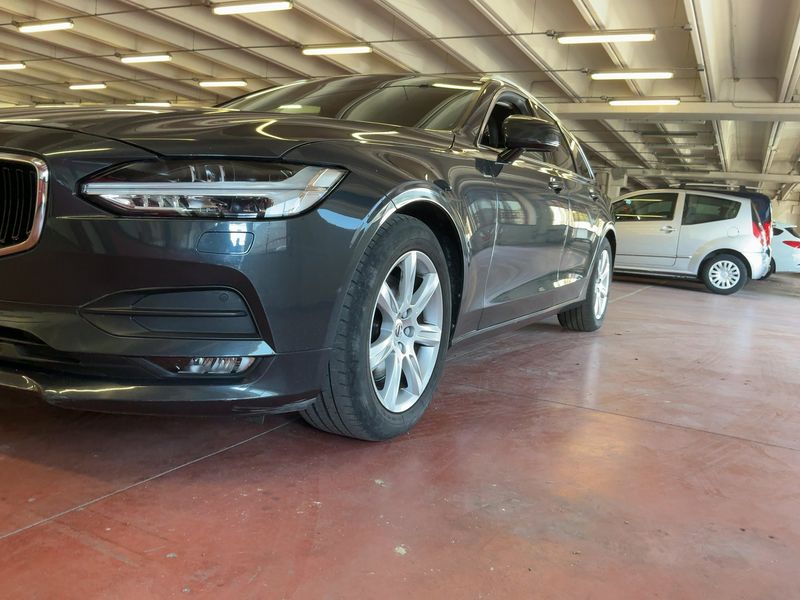 Volvo V90 2.0 D4 Momentum — zdjęcie 2