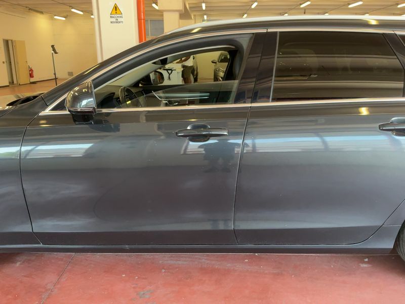 Volvo V90 2.0 D4 Momentum — zdjęcie 4