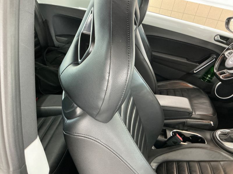 Volkswagen Beetle 2.0 TSI Sport 2011 – снимка 25